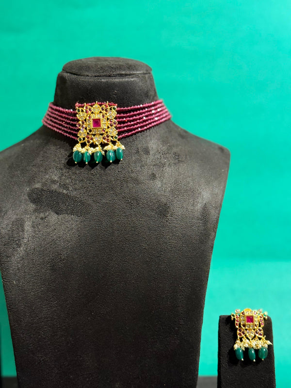 GRAND KEMPU CHOKER WITH ROYAL RUBY SHADE BEADS AND GREEN DROPS