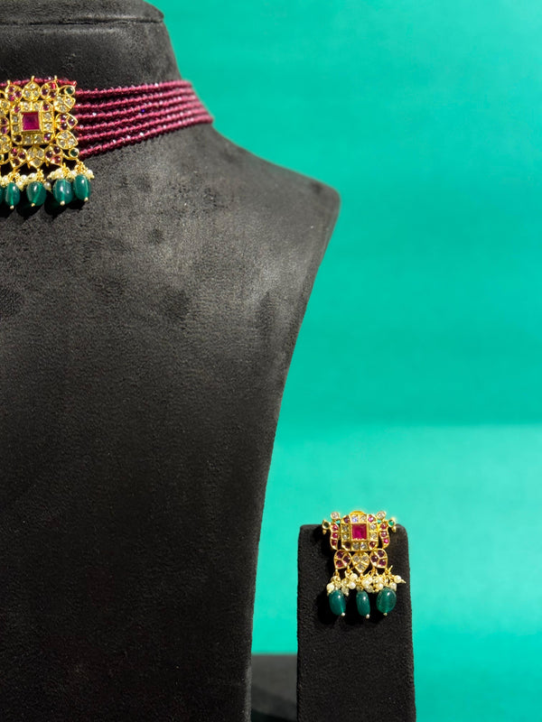 GRAND KEMPU CHOKER WITH ROYAL RUBY SHADE BEADS AND GREEN DROPS