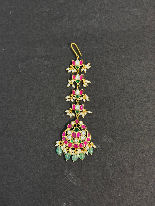 TIKA IN PREMIUM BRASS MATERIAL WITH REAL JADAU KUNDAN AND STRAWBERRY BEADS