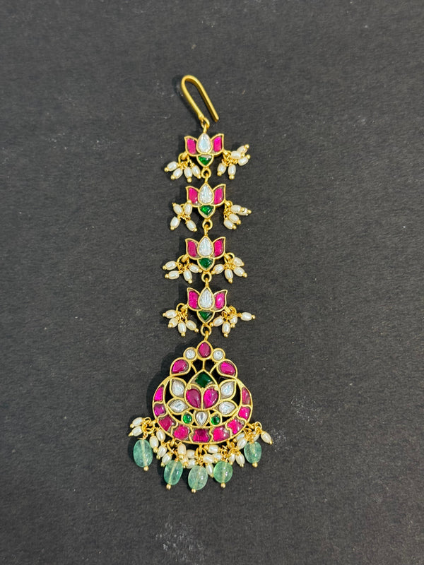 TIKA IN PREMIUM BRASS MATERIAL WITH REAL JADAU KUNDAN AND STRAWBERRY BEADS