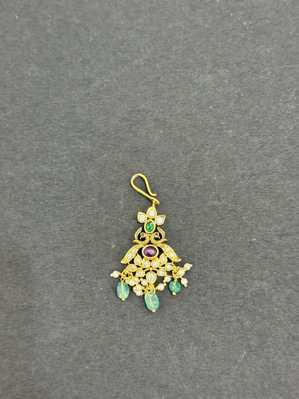 TIKA IN PREMIUM BRASS MATERIAL WITH KUNDAN STONES AND STRAWBERRY BEADS